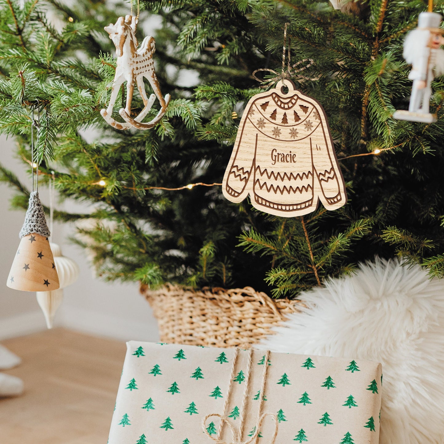 Personalised Christmas Jumper Ornament - Custom Name, Rustic Engraved Wooden Bauble, Jumper/Sweater Hanging Christmas Tree Decoration Gift