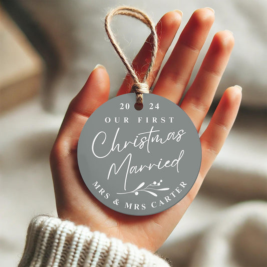 First Christmas Married - Mistletoe Tree Ornament: Personalised Christmas Bauble Newly Wed Couples, Xmas Keepsake Memento, Christmas Decor