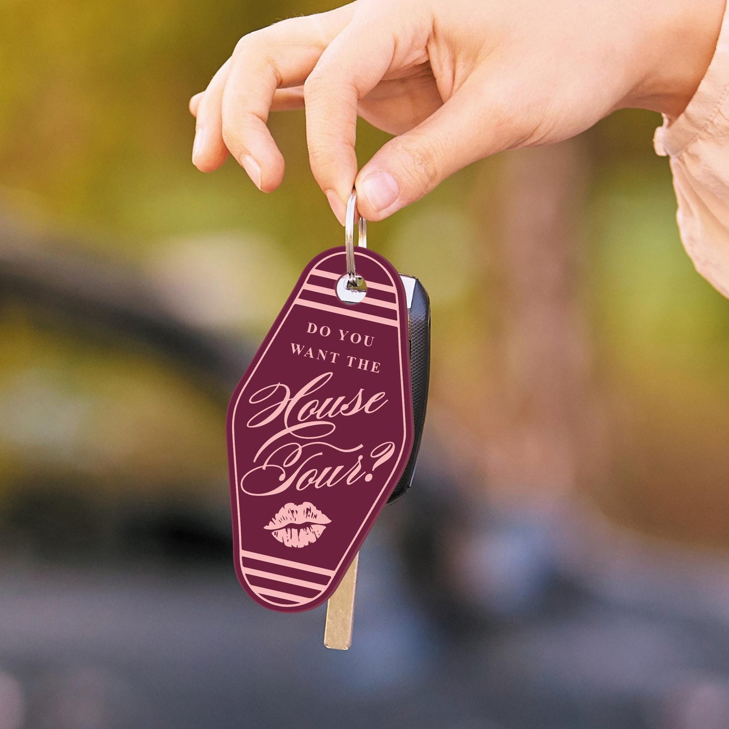 Music-Inspired House Tour Keyring  Lips: Motel Style  Keychain | Cute Fan Gift, Pop Music Aesthetic, Bag & Key Accessory | Gift for Her